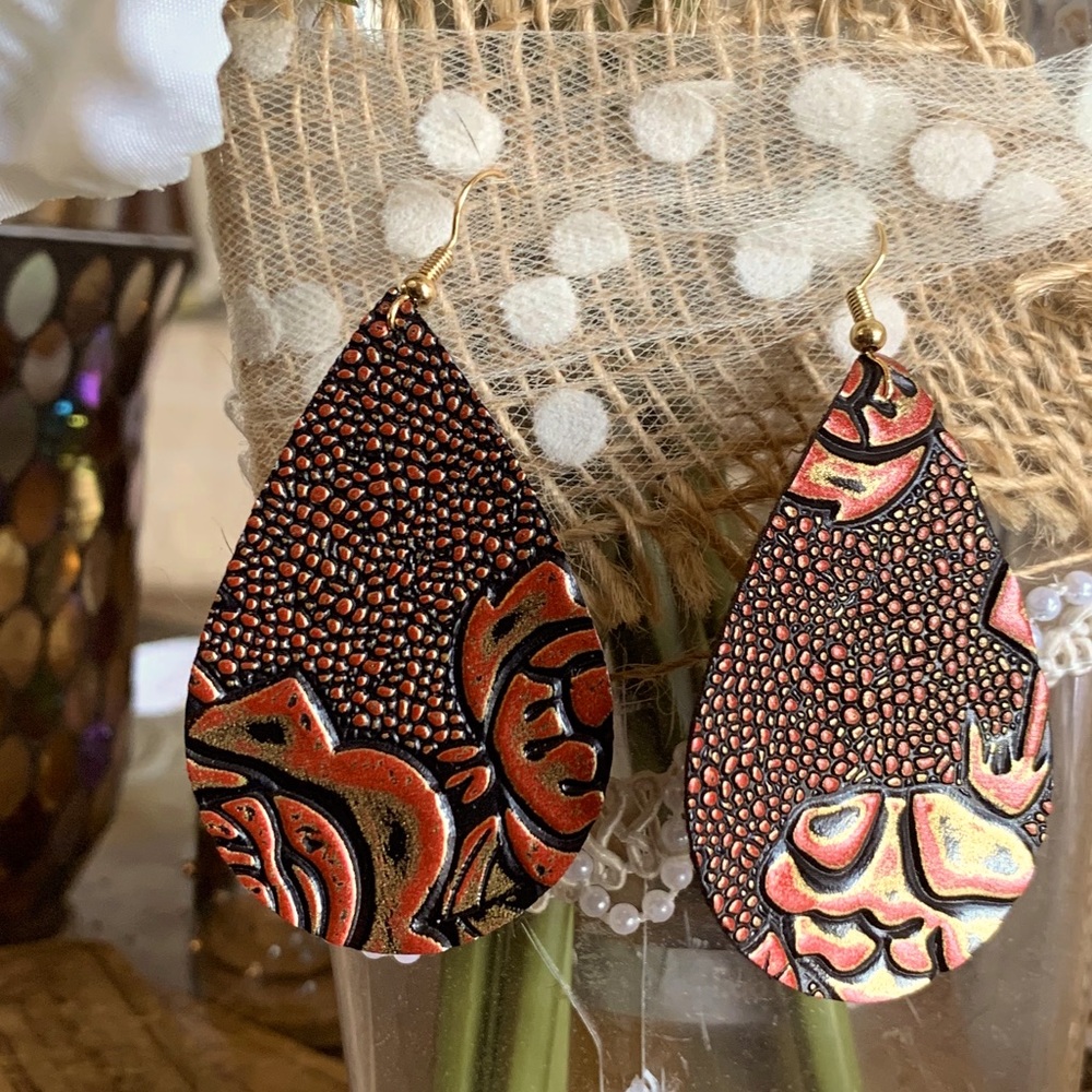 Gorgeous copper/brown textured leather teardrops.